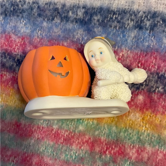 Department 56 Snow Babies baby with Jack-O-Lantern candle - Picture 4 of 5
